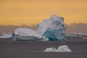 iceberg, hielo, salvaje congelado paisaje, Antártida foto