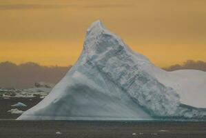 iceberg, hielo, salvaje congelado paisaje, Antártida foto