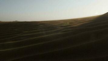 Sonnenlicht auf Wüste Sand im Mitte östlichen Landschaft video