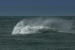 olas en el océano, Patagonia foto