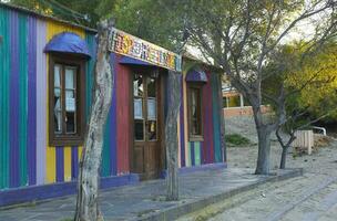 pintoresco típico construcción en el pueblo de puerto pirámides, península Valdés, chubut provincia, Patagonia, argentina. foto