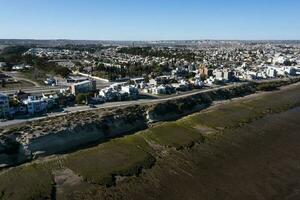 puerto madryn ciudad, Entrada portal a el península valdés natural reservar, mundo patrimonio sitio, Patagonia, argentina. foto