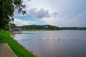 da lat, viet nam - 3 junio 2023 hermosa Mañana por xuan huong lago, da lat ciudad centro, justicia polla provincia, Vietnam foto