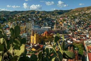 guanajuato un vibrante ciudad dónde urbano diseño Satisface natural belleza. explorar sus diverso arquitectura y cautivador paisajes foto