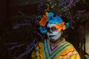 During the Day of the Dead, art comes alive with flower photo