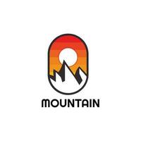 diseño de logotipo de montaña vector