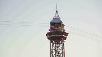 ville funiculaire avec rouge cabines dans Barcelone video