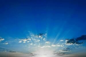 hermosa ver de un tierra y cielo - increíble cielo con nubes foto