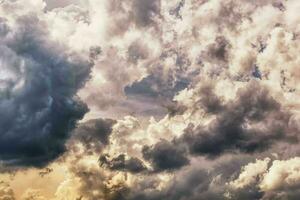 hermosa ver de un tierra y cielo - increíble cielo con nubes foto