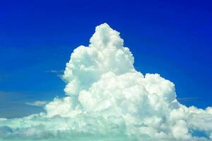 hermosa ver de un tierra y cielo - increíble cielo con nubes foto