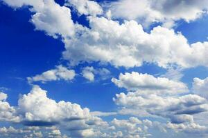 hermosa ver de un tierra y cielo - increíble cielo con nubes foto