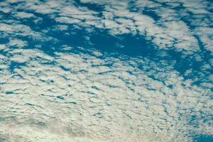 hermosa ver de un tierra y cielo - increíble cielo con nubes foto