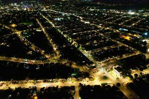 alto ángulo imágenes de central lutón ciudad de Inglaterra durante noche. iluminado ciudad centrar estaba capturado con drones cámara en julio 8vo 2023 durante medio noche foto