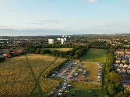 más hermosa alto ángulo imágenes de del Norte lutón pueblo de Inglaterra Reino Unido residenciales el imágenes estaba capturado durante puesta de sol con drones cámara en junio 29, 2023 foto