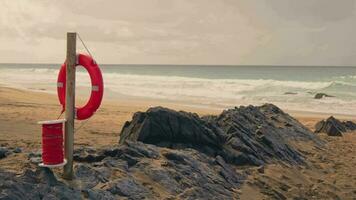 sauver des vies équipement sur le plage video