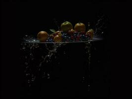 Photo blender with fruits flying isolated on black background fruits juice and splash