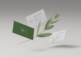 minimal affaires carte maquette avec feuilles psd