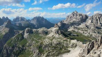 montagne picco a tramonto a partire dal fuco Visualizza video