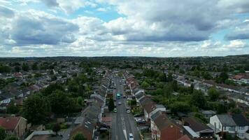 hög vinkel antal fot av luton stad av England Storbritannien under molnig dag. juli 17:e, 2023 video