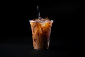 con hielo café en el plastico para llevar vaso aislado en oscuro antecedentes. ai generado foto