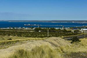 puerto madryn ciudad, Entrada portal a el península valdés natural reservar, mundo patrimonio sitio, Patagonia, argentina. foto