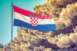 el nacional bandera de Croacia en naturaleza antecedentes foto