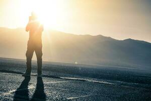 hombres tomando imágenes foto