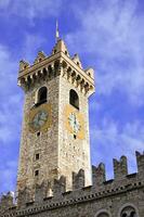 antigua torre del reloj foto