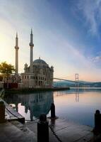 ortaköy mezquita a amanecer foto