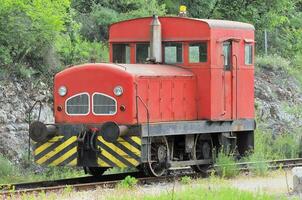 antiguo rojo diesel locomotora foto