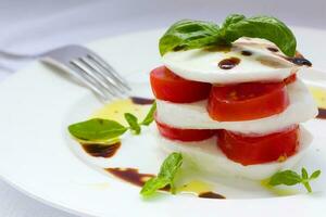 tradicional italiano ensalada. de cerca foto