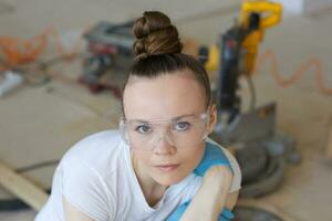 Young lady deals with wooden plinth photo