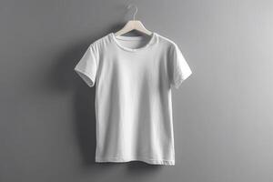 limpiar y minimalista, 3d vacío blanco camiseta Bosquejo en ligero gris fondo, 3d hacer ai generado foto