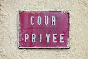 Private court sign in French photo