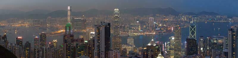 panorámico ver de kowloon y victoria puerto en hong kong foto