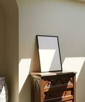 estilista retrato marco Bosquejo póster en pie en el de madera gabinete y el beige pared ligero por luz de sol con florero decoración foto