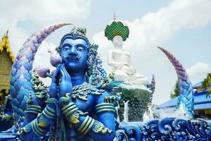 rong suá diez templo o azul templo en chiang rai provincia, Tailandia foto