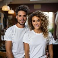 ilustración de un Pareja Moda retrato con llanura camiseta Bosquejo, ai generado foto