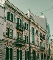 ciudad centrar edificio con panorámico ventanas foto, járkov, Ucrania. foto