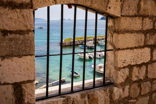 el Dubrovnik ciudad paredes y el adriático mar foto