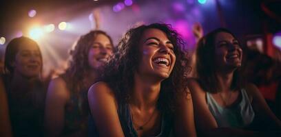 mujer riendo y teniendo un bueno hora a un concierto a un música festival. ai generado foto