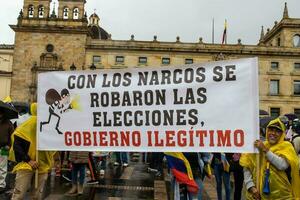 bogotá, Colombia, 19 julio 2023. pacífico protesta de el miembros de el activo reserva de el militar y policía efectivo en bogota Colombia en contra el gobierno de gustavo petro foto