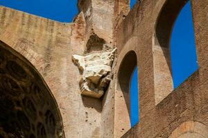 detalle de el paredes de el basílica de maxencio y Constantino en el romano foro en Roma foto