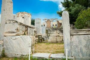 antiguo restos a el romano ágora situado a el norte de el acrópolis en Atenas foto