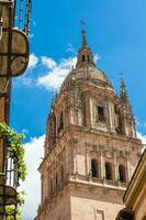 campana torre de el histórico salamanca catedral visto desde el calderón Delaware la barca calle foto