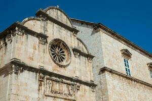 Iglesia de S t espasa situado a stradun calle en el antiguo pueblo de Dubrovnik foto