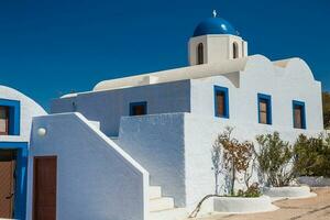 el lucrativo ilías Iglesia situado siguiente a caminando camino número 9 9 Entre fira y oia en santorini isla foto