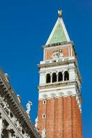 campana torre de el Santo marca basílica en Venecia foto