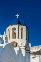 tradicional arquitectura de el iglesias de el oia ciudad en santorini isla foto