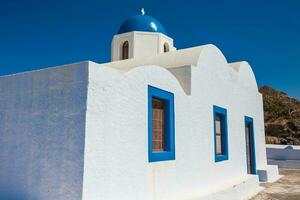 el lucrativo ilías Iglesia situado siguiente a caminando camino número 9 9 Entre fira y oia en santorini isla foto